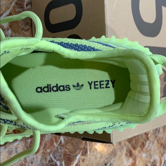 YEEZY 350 BOOST - Picture 2 of 5